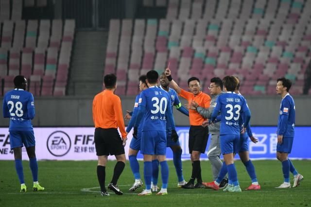 星空体育官网-沧州雄狮官方：内讧球员已深刻检讨 将会严厉处罚