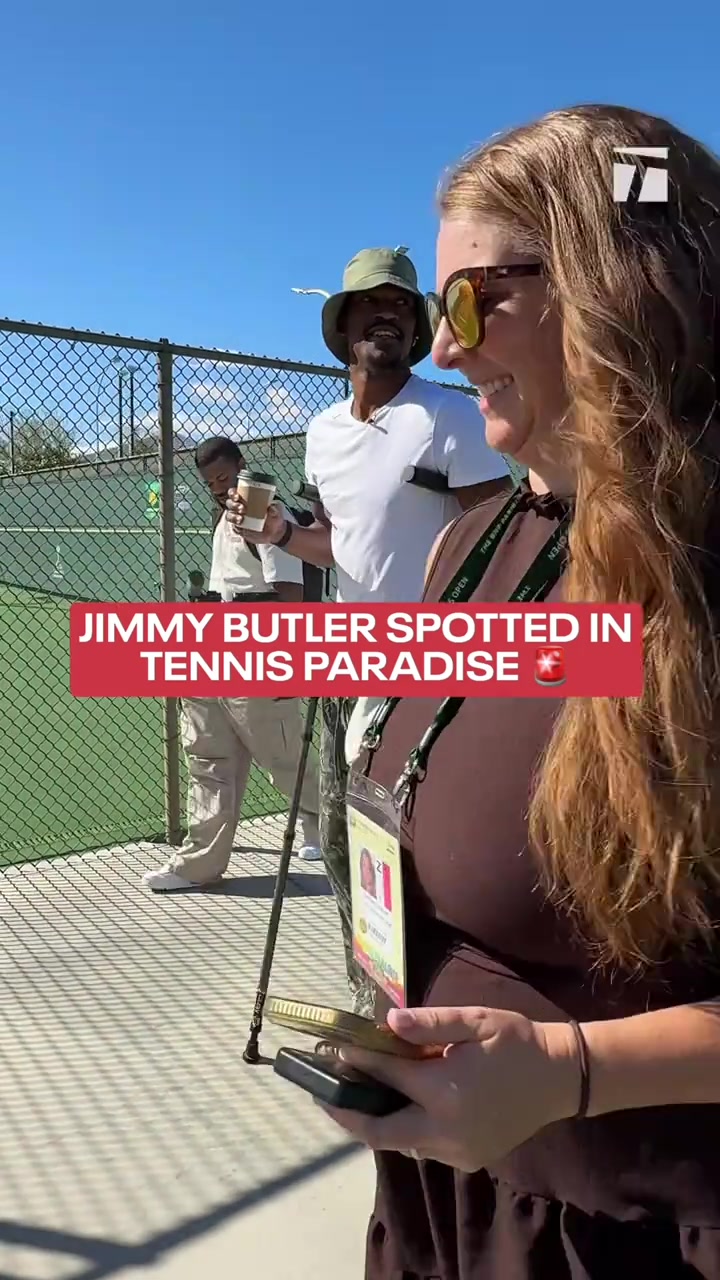 星空体育下载-术后26天！巴特勒拄双拐亮相网球场 手持咖啡 拥抱好友兹维列夫